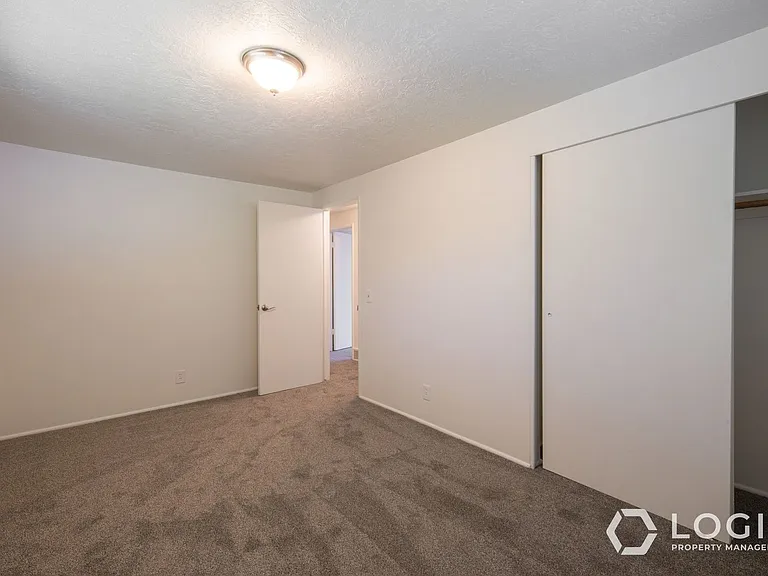 1911 E Cecelia Cir #1911 CECILIA CIRCLE — Photo 23