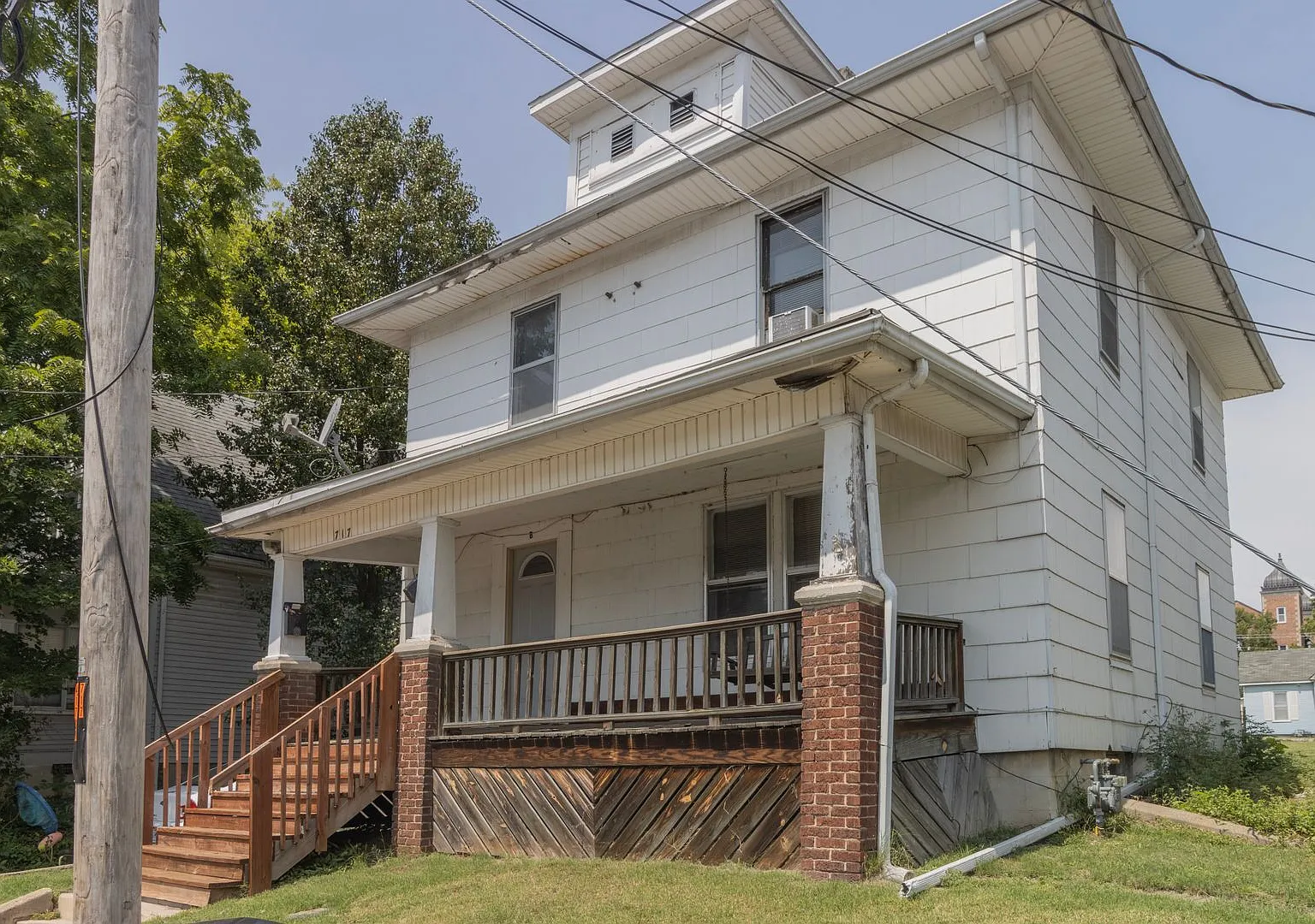 717 Lyon St — Photo 2