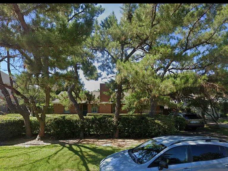 4028 Clover Ln — Photo 2