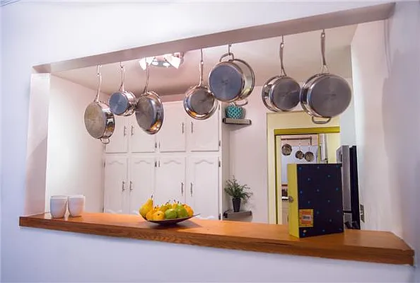 Sold by R New York | media 12