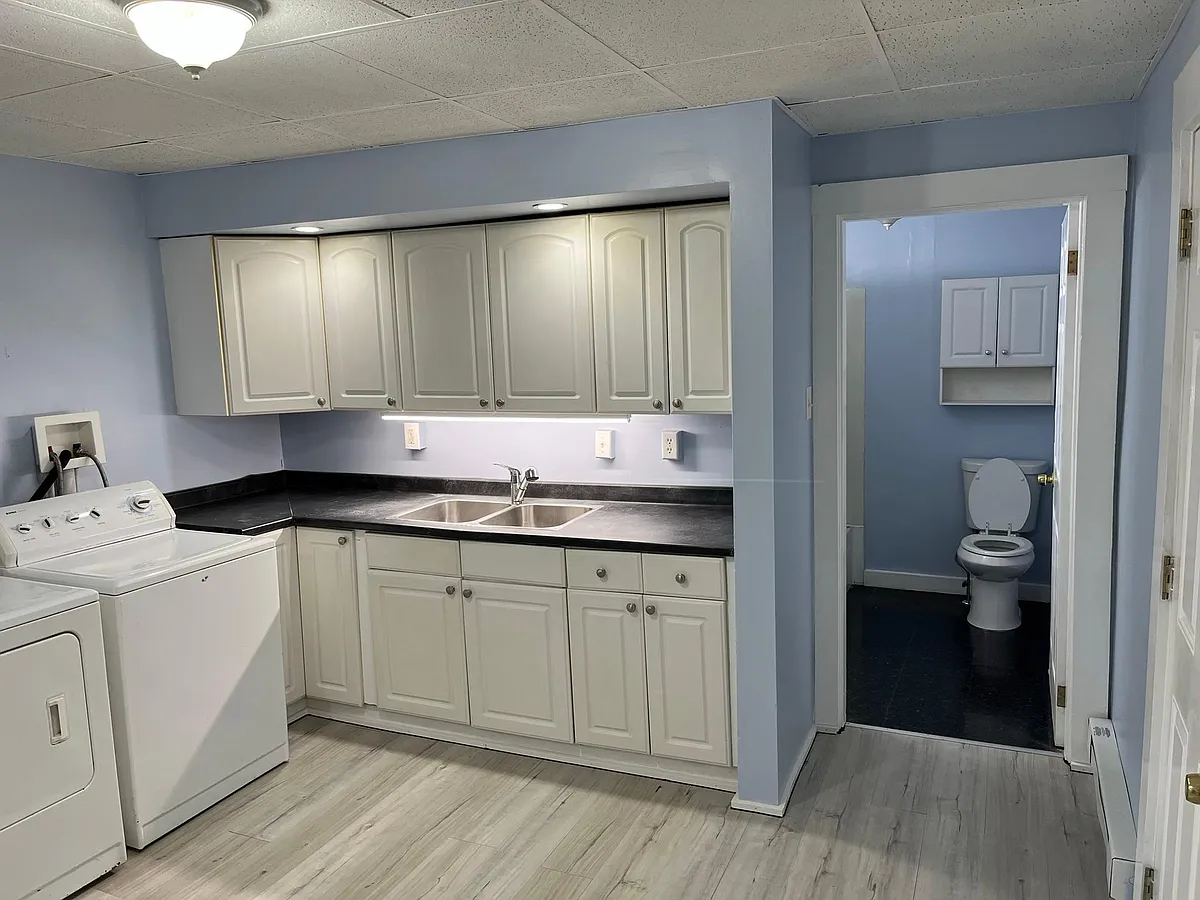 Building Photo - 155 S Maple St #1
