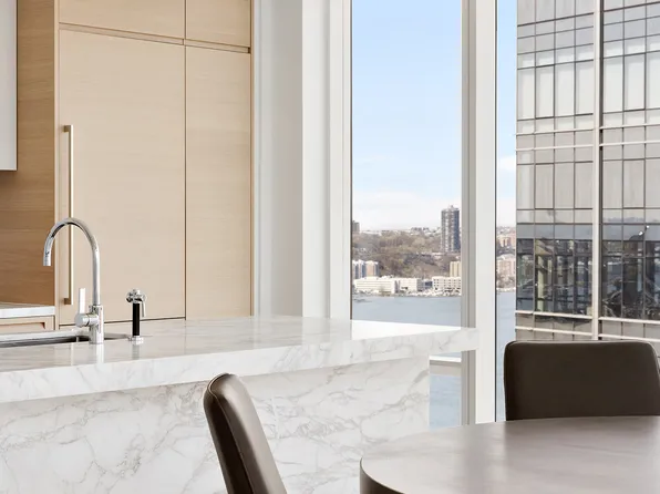 30 Riverside Boulevard image 3 of 16