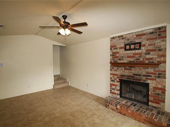 4th image of 1220 Lindsey Ln Unit B