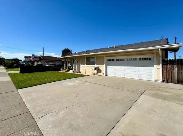 8561 Glasgow Cir, Huntington Beach, CA 92647