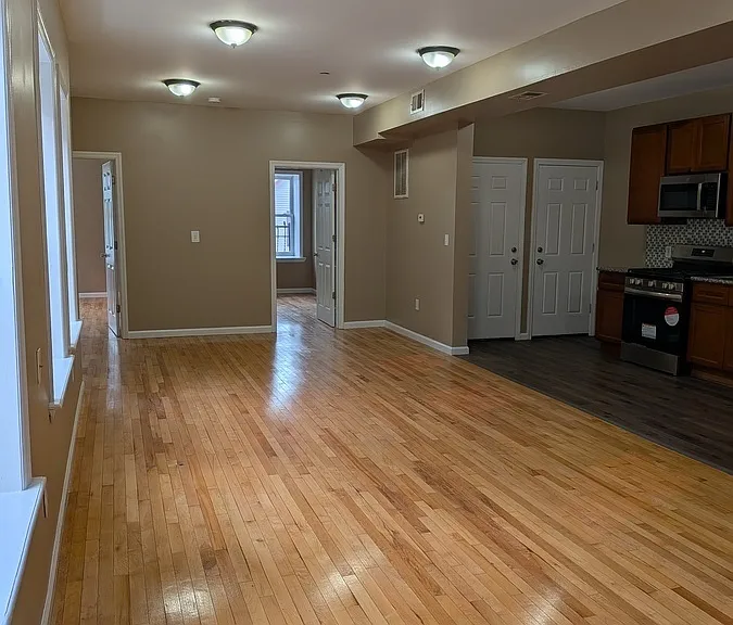39 N Burnett St — Photo 2