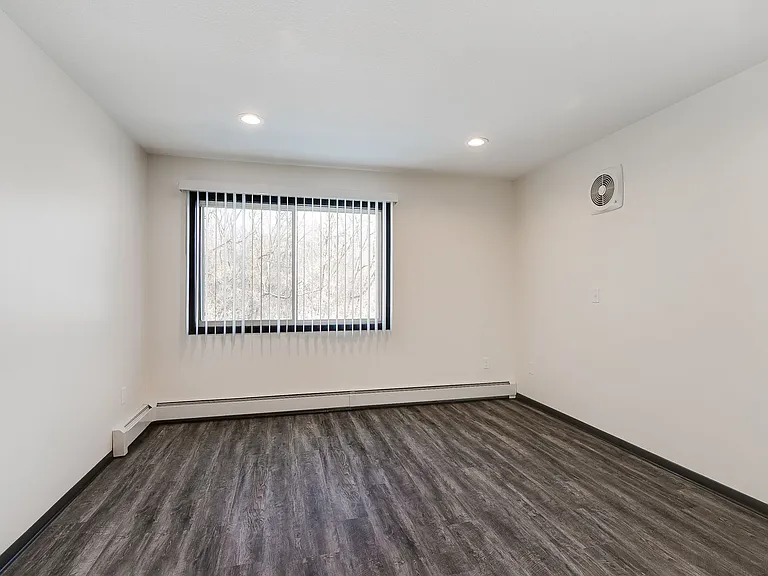 Winnetka Village Apts — Photo 25