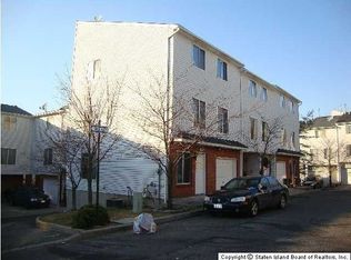 136 Emily Ln, Staten Island, NY 10312