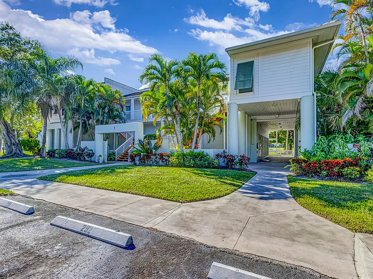 296 Cypress Point Dr — Photo 43