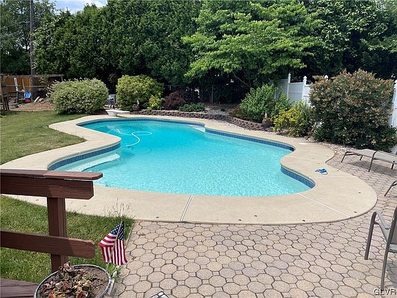 2nd image of 3117 Easthill Dr