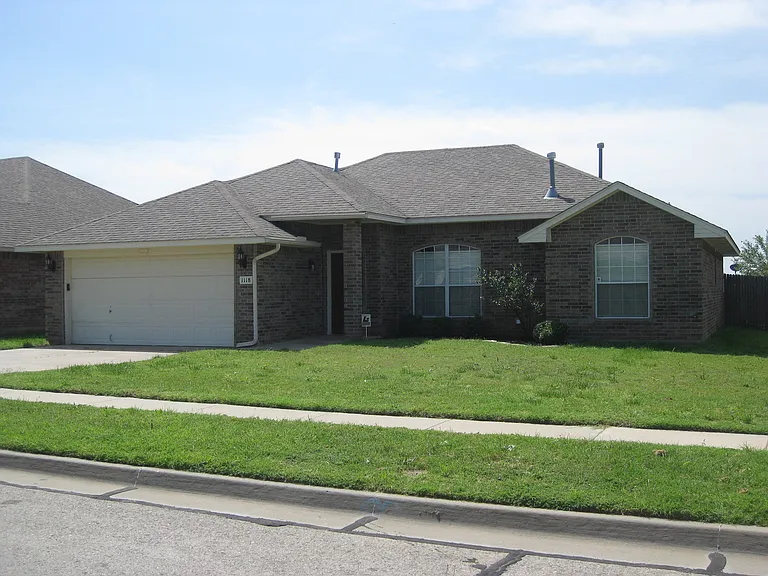 1118 Barbary Dr — Photo 1