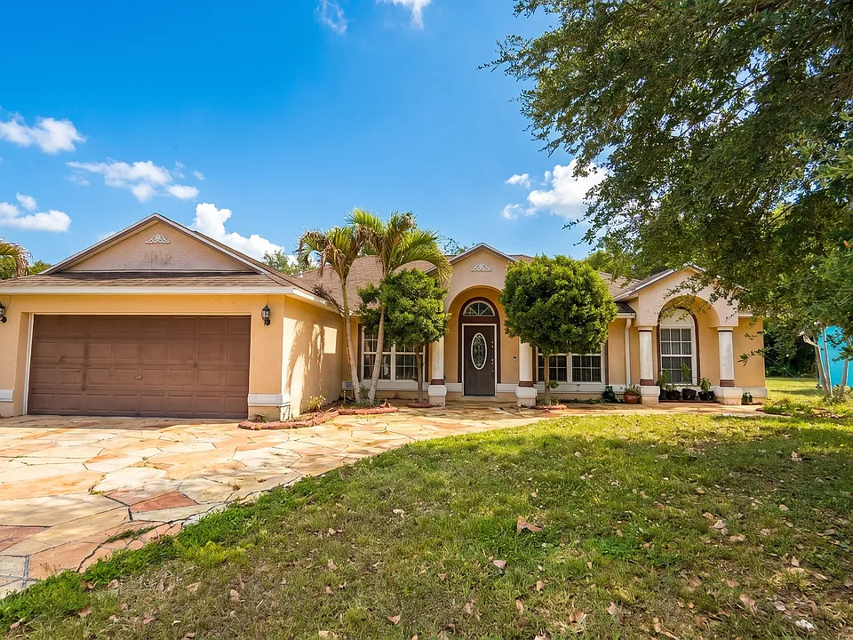 1481 SW Algardi Ln