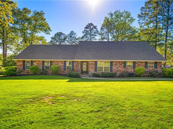 1522 E Medalist Rd, Pineville, LA 71360