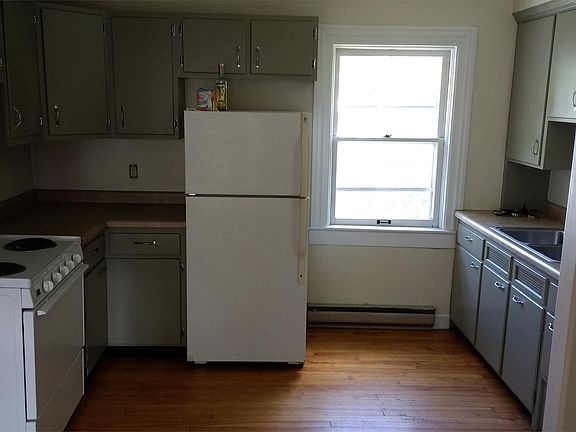 3rd image of 912 3rd Ave APT 3