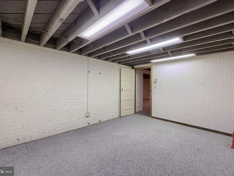 226 E Caracas Ave — Photo 54