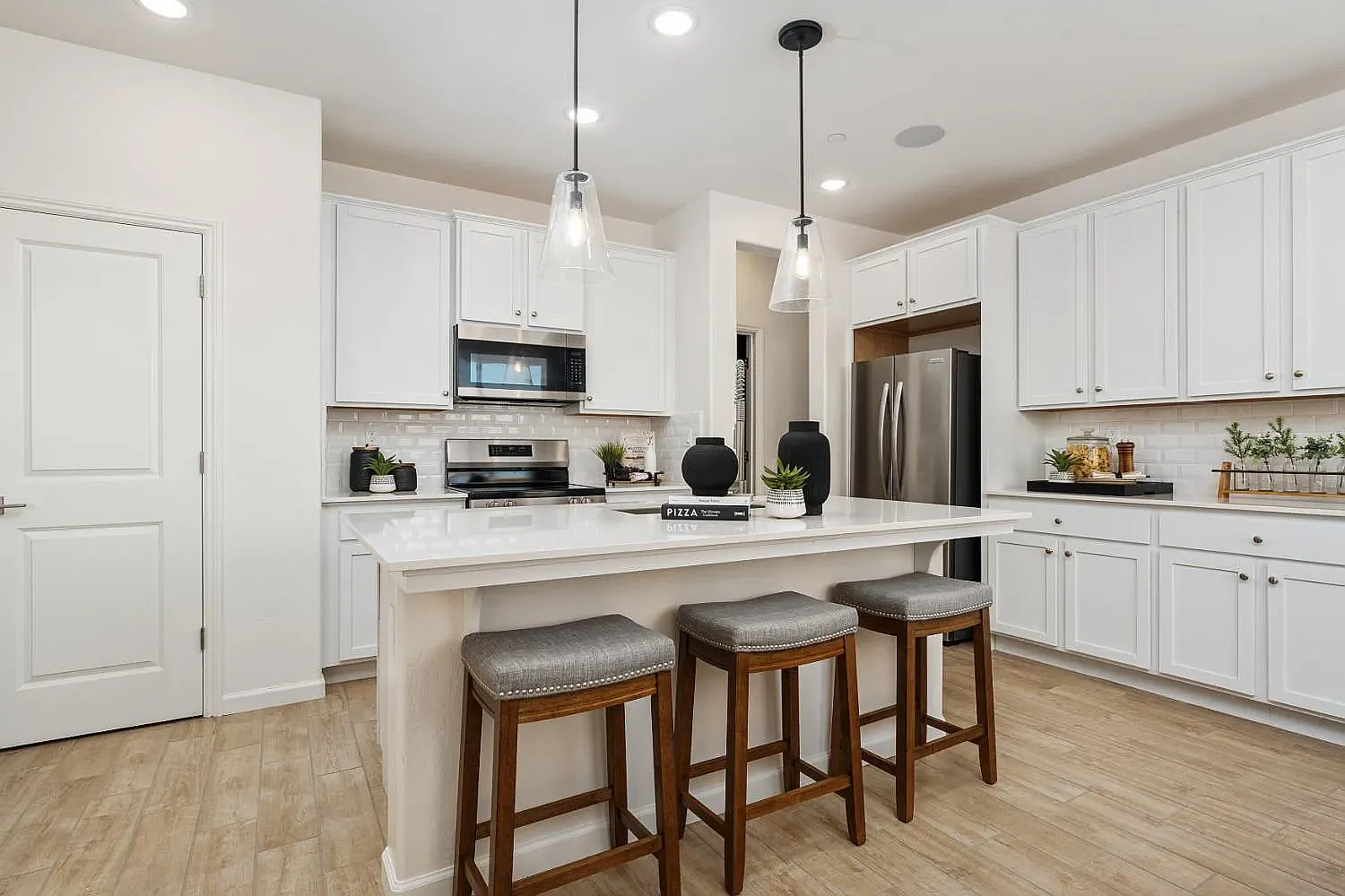3 bed, 2.5 bath, 1651 sqft, $2,600 — Photo 1