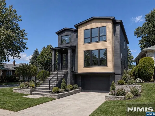 11 Rossett Street, Englewood Cliffs, NJ 07632
