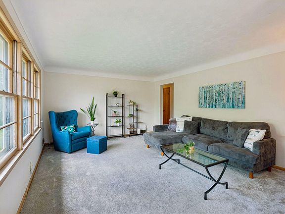 3rd image of 1073 Eleanor Ave