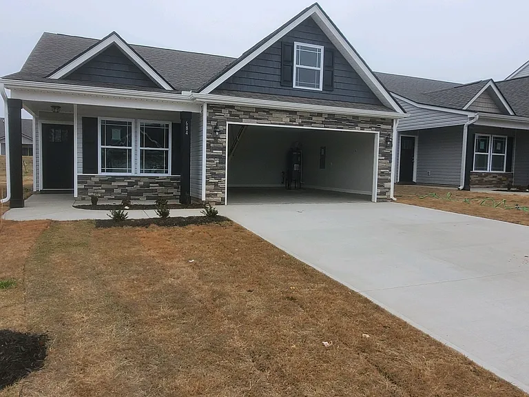 Spartan Commodor Ln — Photo 2