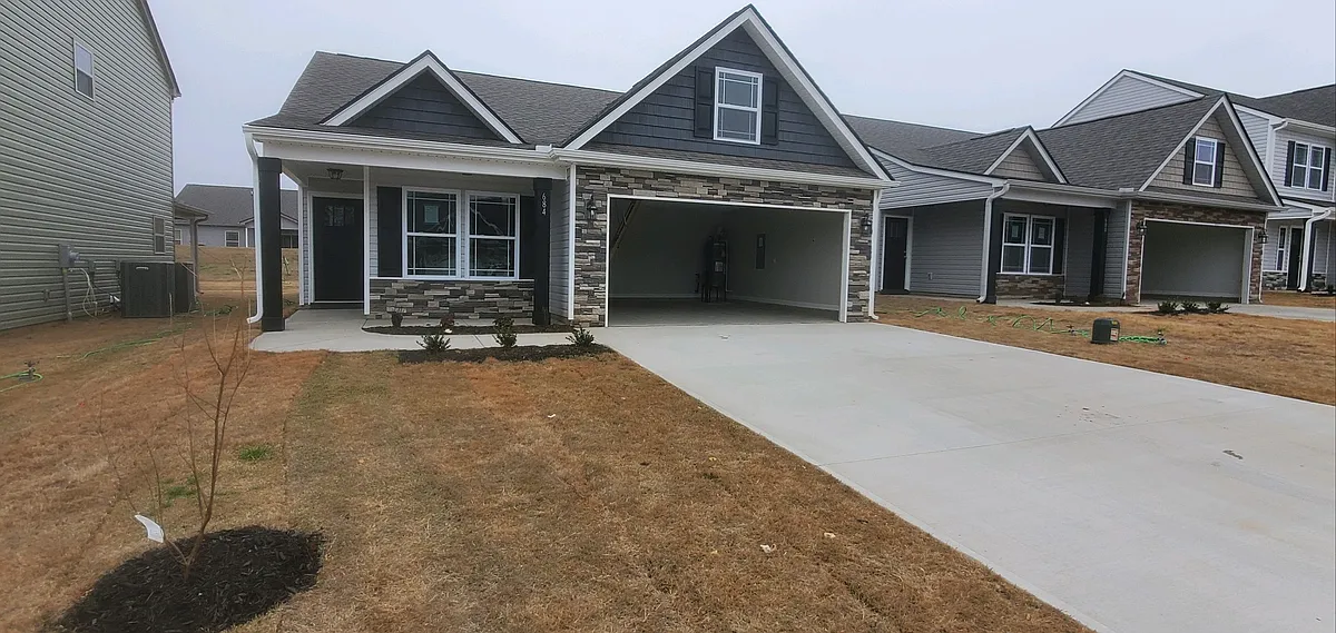 Building Photo - Spartan Commodor Ln
