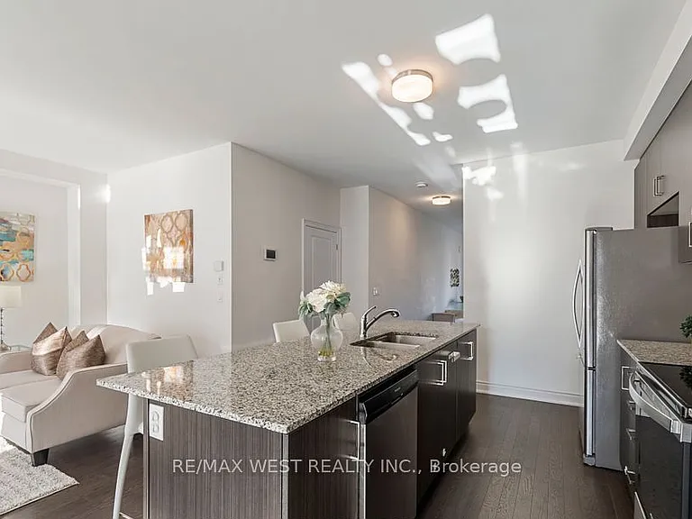 2132 Wilson St — Photo 7