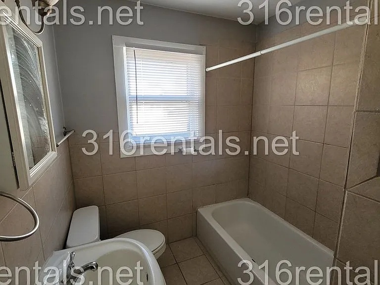 1337 S Fern St — Photo 7