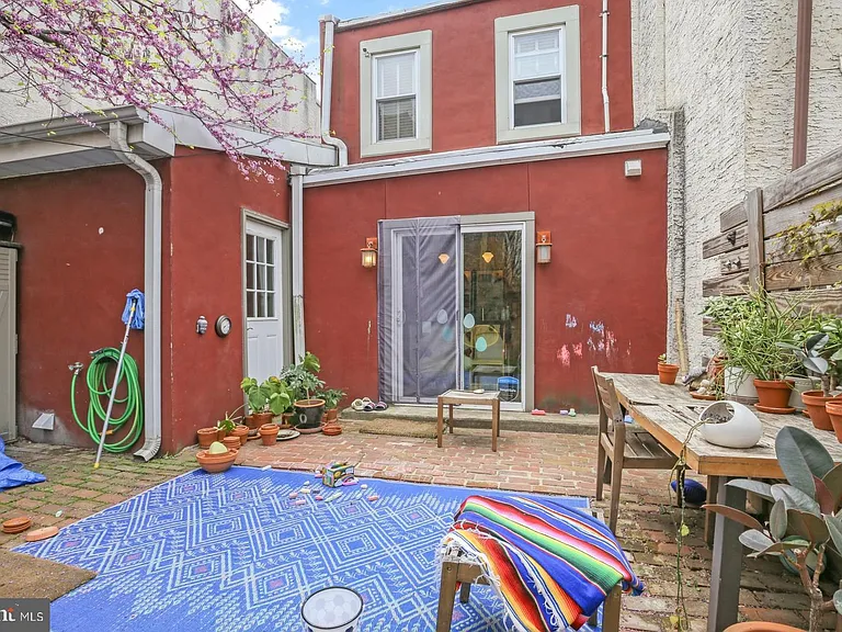 1631 E Berks St — Photo 14