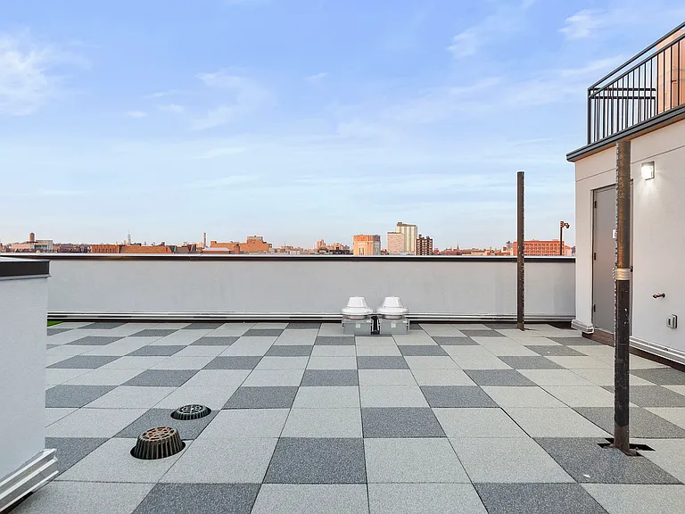 2484 Bedford Ave #2D — Photo 37