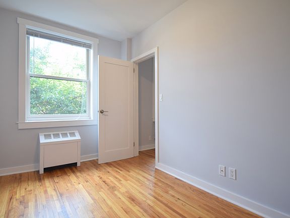Pelham Parkway Towers - Bedroom - MAT-04M