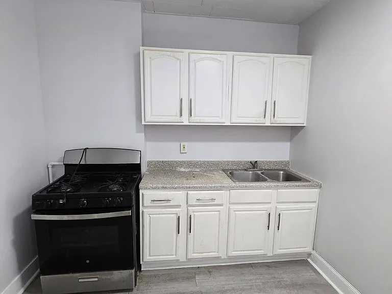 34 Clerk St #1RR — Photo 1