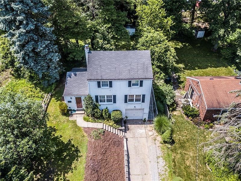 Welcome to 305 Canterbury Drive in Oakhill Manor.