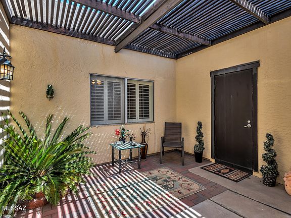 3rd image of 518 W Paseo Del Prado