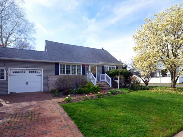 95 Intervale Avenue, Farmingdale, NY 11735