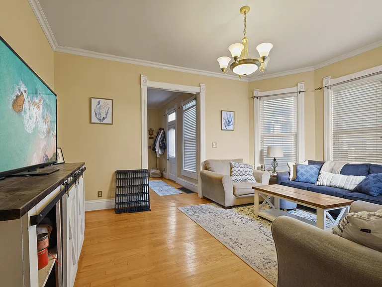 820 N California St — Photo 10