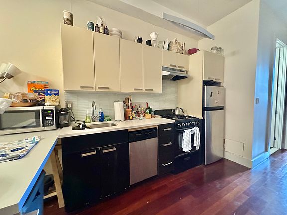 4th image of 297 Harman St APT 2L