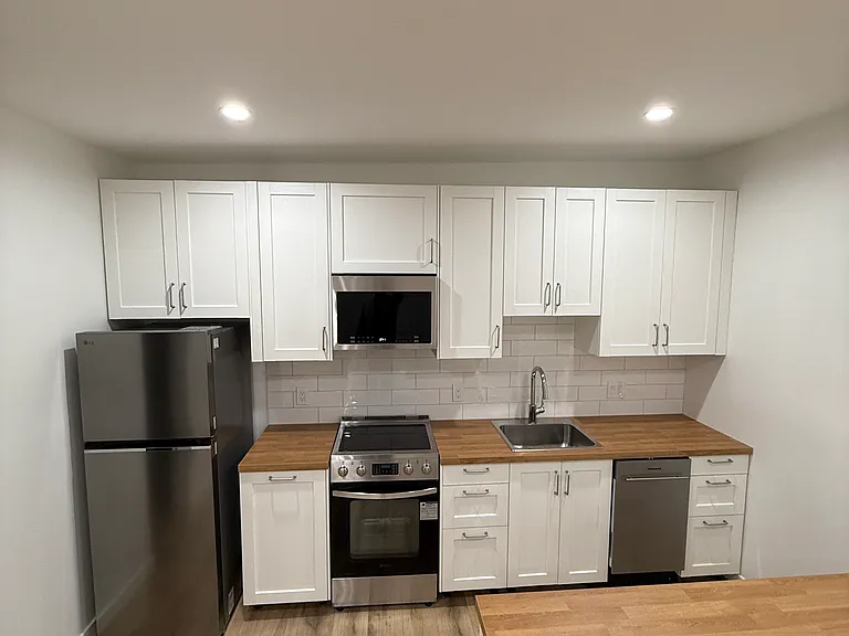 1509 N Hollywood Way #C — Photo 13