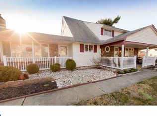 43 Ring Ln, Levittown, PA 19055