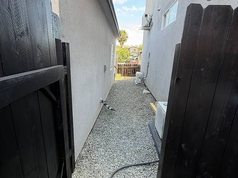 637 S 32nd St — Photo 16