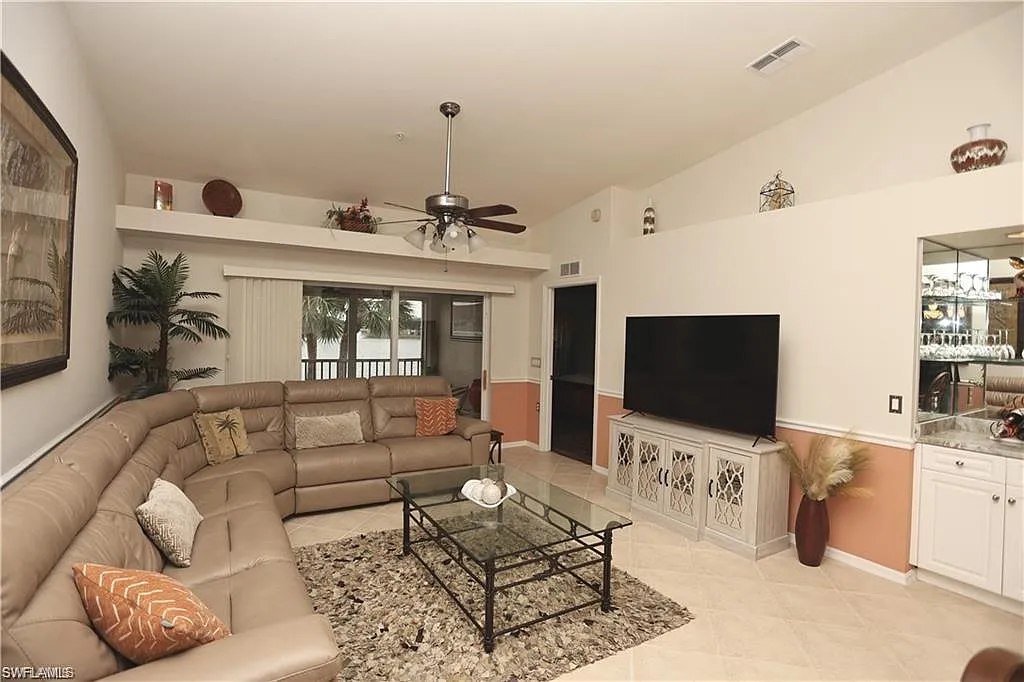 2 bed, 2.0 bath, 1414 sqft, $5,000 — Photo 3