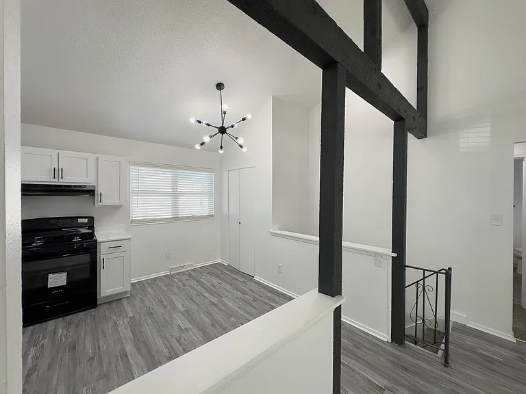 Kingsridge East Apartments — Photo 3