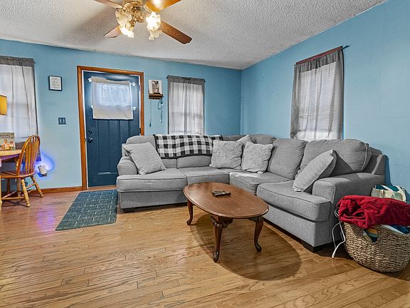 3rd image of 207 E Taylor St