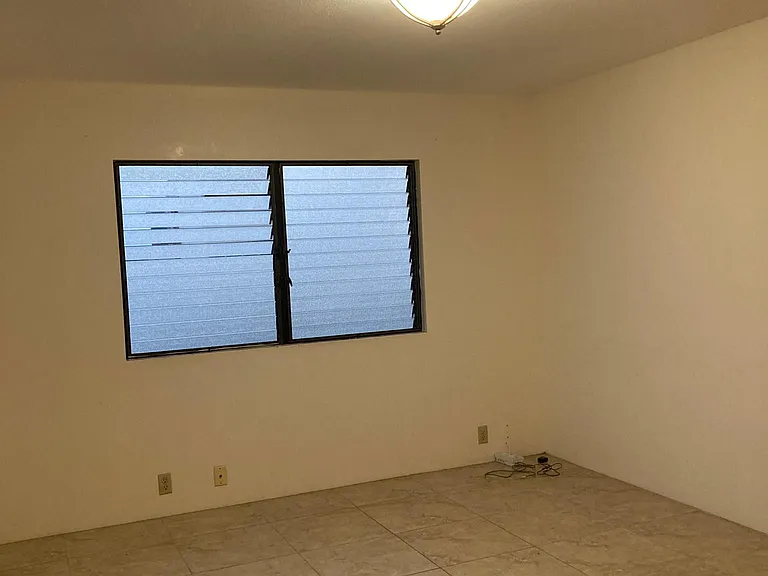 1066 Green St #300 — Photo 8