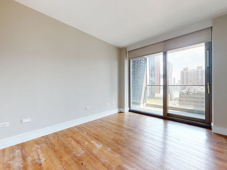 237 E 34th St #1901 — Photo 14