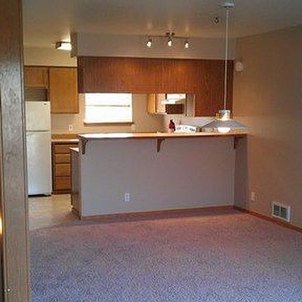 3rd image of 2100 E Illinois St