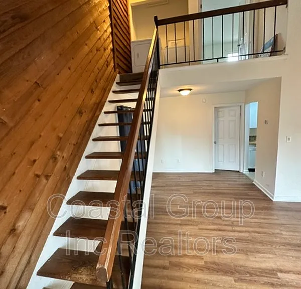 458 Falling Ln #1 — Photo 2