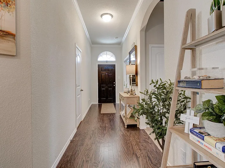 531 Sydney St — Photo 3