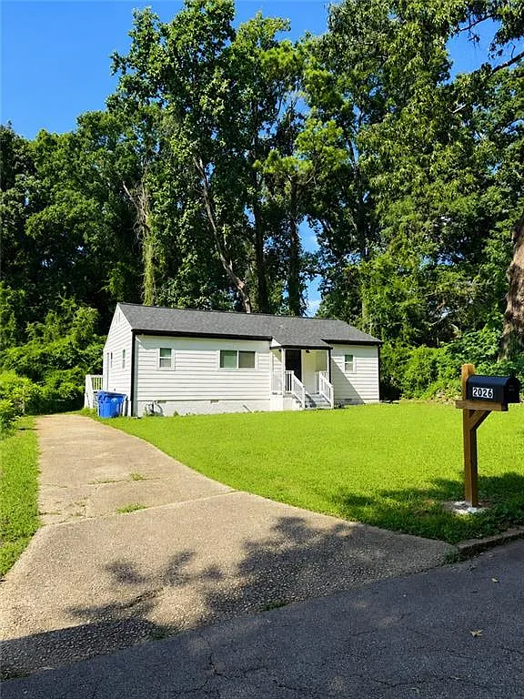 3 bed, 2.0 bath, 1073 sqft, $2,300 — Photo 1