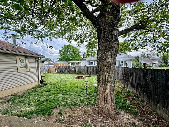 4th image of 2009 Plum St