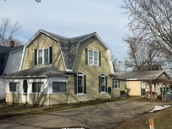 235 Maple St, Redgranite, WI 54970