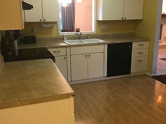 4th image of 2277 Roach St