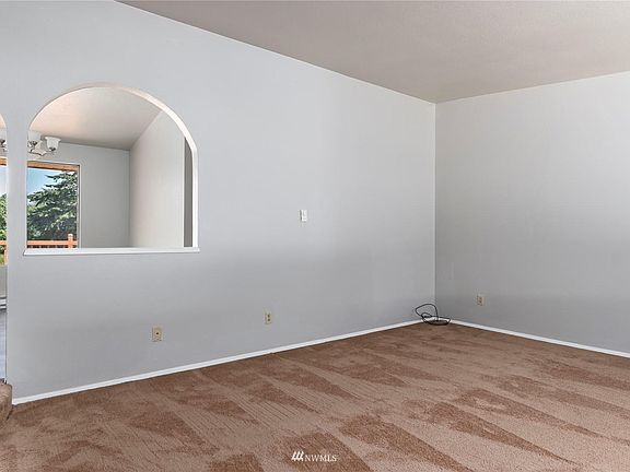 5th image of 2458 Hemenway Pl